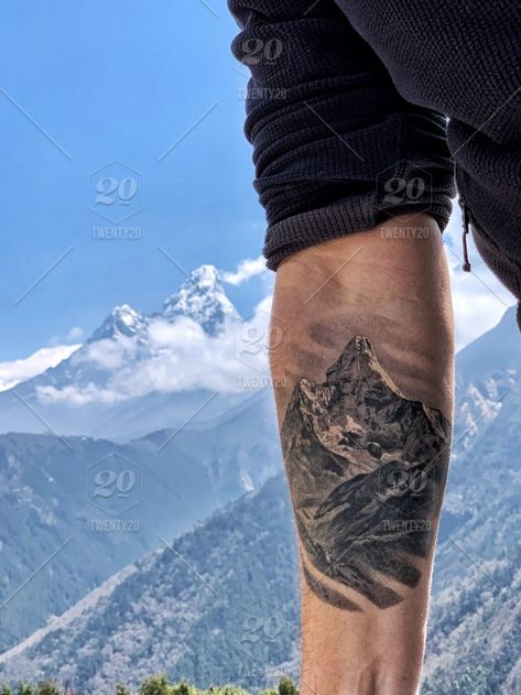 Himalaya Tattoo, Tattoos Edgy, Rob Tattoo, Mountain Sleeve Tattoo, Moutain Tattoos, Wilderness Tattoo, Berg Tattoo, Compass Tattoo Men, Mountain Tattoos