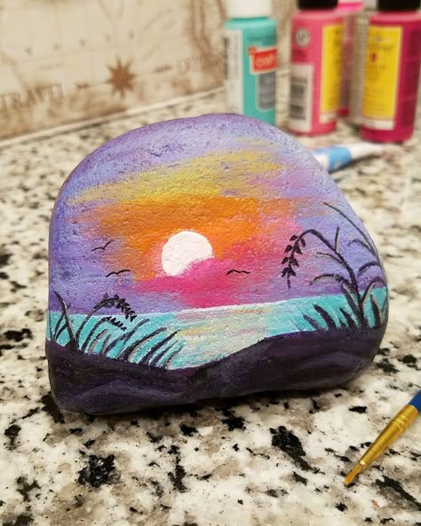 Rock Painting Ideas Beach, Painting Ideas Beach, Beach Scene Painting, Diy Rock Art, Rock Painting Ideas, Stone Art Painting, Painted Rocks Kids, Painted Rocks Craft, Painted Rocks Diy