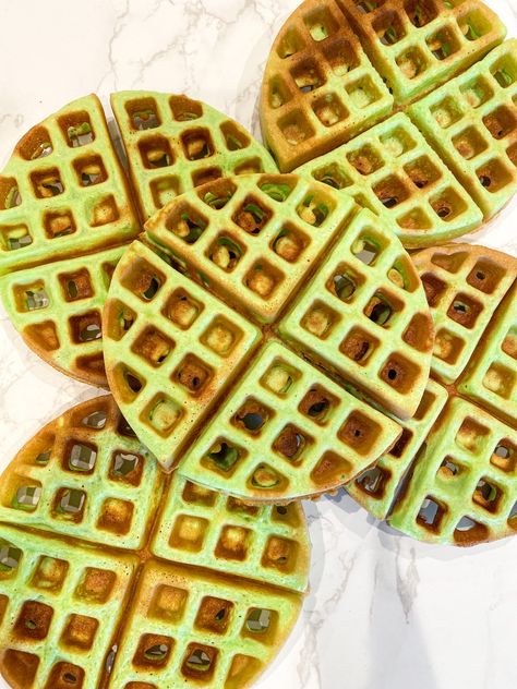 The EASIET Pandan Waffle (Bánh Kẹp Lá Dứa) Recipe! - Ta-Daa! Pandan Waffles, Green Waffles, Waffle Mix, Global Cuisine, Asian Flavors, Vegetarian Cooking, Waffle Maker, Cooking Time, Food Videos