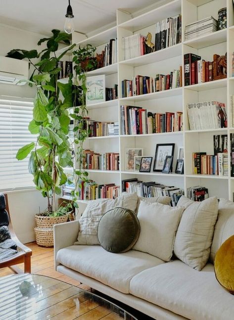 Billy Ikea, Bookshelf Inspiration, California Bungalow, Bookshelf Ideas, Bookshelves In Living Room, Home Library Design, Bookshelf Styling, Living Room Bookcase, Home Libraries