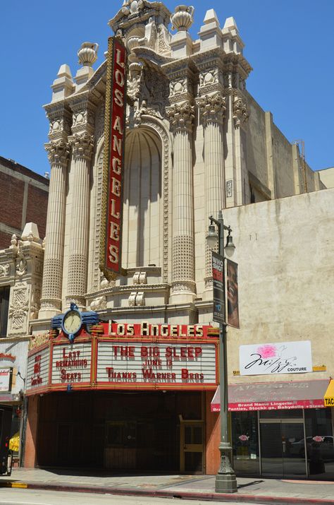 Los Angeles Theater, Theater Building, Cinema Movie Theater, Pictures Downtown, Vintage Movie Theater, Movie Houses, Hollywood Theater, Urban Regeneration, Los Angeles Architecture