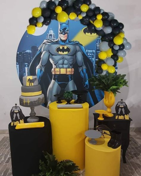 Batman Theme Party, Superhero Birthday Party Decorations, Batman Party Decorations, Batman Themed Birthday Party, Batman Birthday Cakes, Alice In Wonderland Props, Superhero Party Decorations, Batman Decor