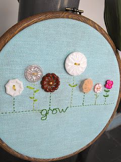 Vintage Button Flower Embroidery Hoop. Flower Embroidery Hoop, Hoop Crafts, Embroidery Hoop Crafts, Embroidery Transfers, Pola Sulam, Embroidery Patterns Vintage, Button Art, Embroidery Hoop Art, Button Crafts