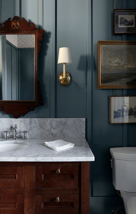 Dark Bathrooms - Here's What You Need To Know - Laurel Home % Modern Traditional Bathroom, Dark Green Bathrooms, Guest Bathroom Design, Dark Bathrooms, Decor Ikea, Interior Minimalista, Blue Bathroom, Decor Minimalist, Traditional Bathroom