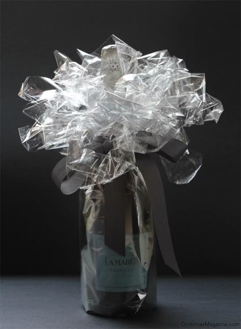 How To Wrap A Champagne Bottle, Bottle Packaging Ideas, Cellophane Wrapping Ideas, Champaign Bottle, Wine Gift Wrapping, Christmas Magazine, Wine Wrap, Cellophane Wrapping, Wrapped Wine Bottles