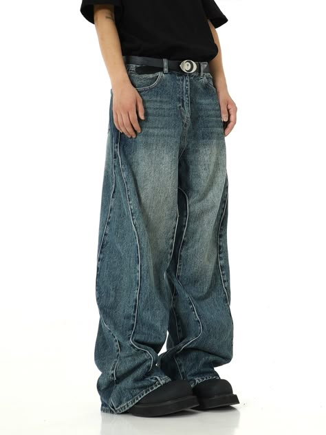 Model is 5ft 9''(176cm) tall, 145 lbs(66kg) weight and wearing a size L168cm 59kg wearing a size M - Reconstructed style- Baggy straight fit- DENIM Men Baggy Jeans, Baggy Denim Jeans, Hiphop Streetwear, Jeans Street Style, Straight Fit Denim, Streetwear Jeans, Aesthetic Streetwear, Baggy Clothes, Crazy Outfits