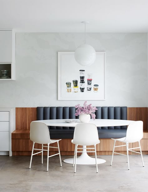 Step Inside 30+ Marvellous Mid-Century-Style Rooms - House & Home Modern Banquette, Banquette Ideas, Saarinen Dining Table, Mesa Oval, Banquette Seating In Kitchen, Condo Living Room, Kitchen Banquette, Two Tone Kitchen, Banquette Seating