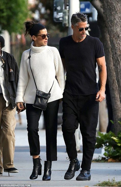 Sandra Bullock Boyfriend, Bryan Randall, Moda Over 40, Emmanuelle Alt, Sandra Bullock, Fashion Over 40, 50 Fashion, Fashion Mode, Vogue Paris