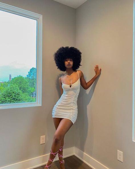 White Dresses Black Women, Cute Concert Outfits, African Bridesmaid Dresses, Twins Fashion, Girly Style Outfits, Girly Fits, Dresses Black Women, Skin Aesthetics, Big Girl Fashion