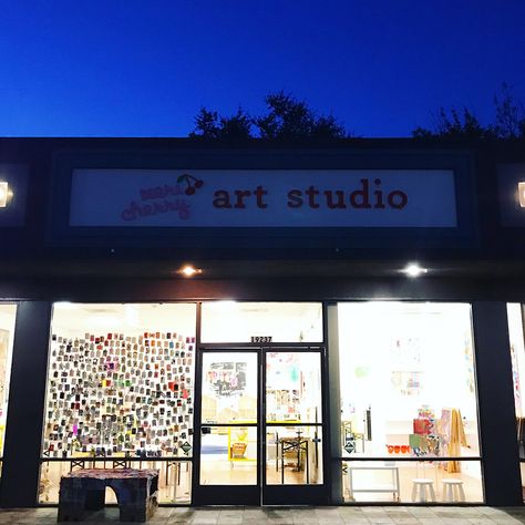 Art Studio And Gallery, Community Art Space, Kids Art Studio Business, Community Art Studio, Art Shop Interior, Art Workshop Studio, Art Workshop Ideas, Craft Rooms Ideas, Art Studio Kids