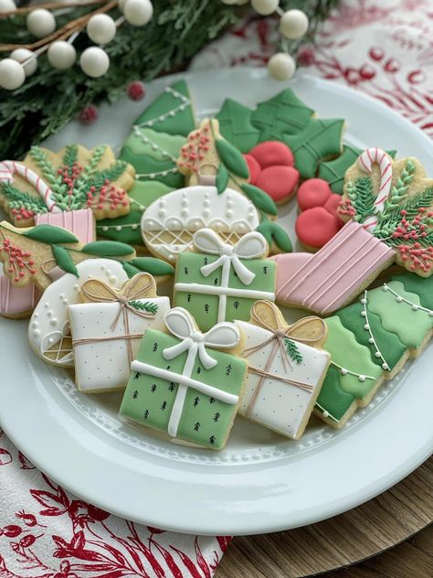 Christmas Present Decorated Cookies, Christmas Present Sugar Cookies, Christmas Present Ribbon, Work Desserts, Aesthetic Recipes, Christmas Cookie Box, Cookie Christmas, Cookies Christmas, Xmas Cookies