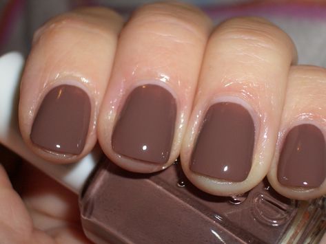 Essie Hot Cocoa. Great fall color on Essie Essie Nail, Manicure Y Pedicure, Kourtney Kardashian, Nail Polish Colors, Khloe Kardashian, Love Nails, All Things Beauty, Nail Art Design, Manicure And Pedicure