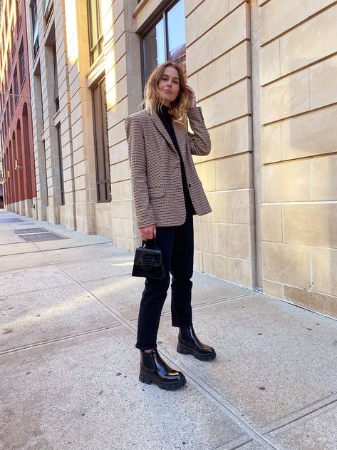 Blazer And Boots Outfit, Chunky Boot Outfit, Check Blazer Outfit, Chelsea Boot Outfits Women, Chunky Boots Outfit, Plaid Blazer Outfit, Chelsea Boots Outfit, Outfit Botas, Look Office