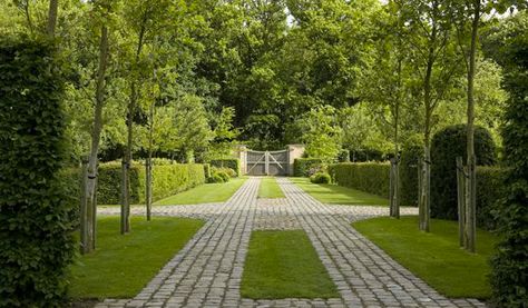 Cobblestone and grass driveway Grass Driveway, Cobblestone Driveway, Landscape Details, Driveway Paving, Driveway Entrance, Driveway Design, Timeless Architecture, Driveway Landscaping, Country Gardens