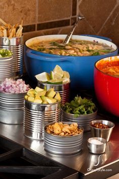 cans used to serve a chili bar                                                                                                                                                                                 More Bar Party Ideas, Chili Bar Party, Chili Party, Soup Bar, Party Food Bars, Chili Dinner, Chili Bar, Party Food Bar, Texas Chili