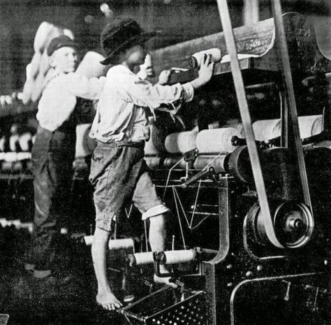 vintage everyday: Vintage Portraits of Child Labor in the United States in the Early 20th Century Lewis Hine, Labor Union, Poor Family, American Children, Karl Marx, Lewis Carroll, Industrial Revolution, Vintage Portraits, Working With Children