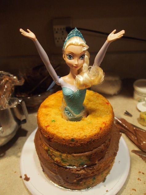 Elsa Barbie Cake, Frozen Elsa Doll Cake, Doll Cake Tutorial, Frozen Doll Cake, Elsa Doll Cake, Barbie Dress Cake, Cinderella Birthday Cake, Elsa Birthday Cake, Barbie Doll Cake