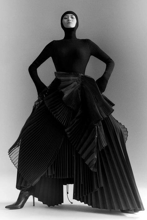 Aina Abdul, Pleated Tulle Dress, Mode Editorials, Juun J, Creation Couture, Mode Inspo, Menswear Collection, Aberdeen, Look Cool