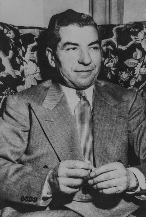 Jailed in 1936 for a minimum of thirty years, was freed after only ten years in recognition of his war efforts! Exiled to his native Italy, Luciano, seen here in Rome in 1949, resumed his Mafia activities. Men References, Lucky Luciano, Gentle Man, Italian Mafia, Mafia Gangster, Mafia Families, Wiccan Symbols, Bank Robber, Work Fits