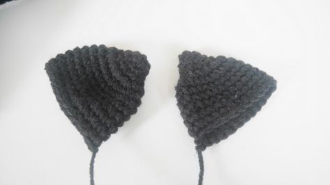 Cat Ear Hat Crochet Pattern, Crochet Cat Ears, Cat Bed Ideas, Black Cat Ears Headband, Black Cat Ears, Soft Ideas, Kat Haken, Crochet Bed, Crochet Cat Bed