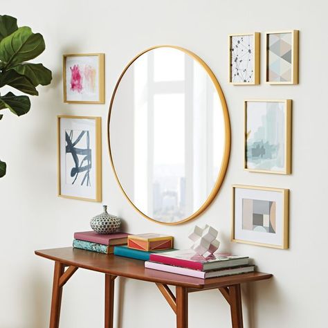 Bumblebee Bedroom, Gold Mirror Living Room, Round Mirror Decor, Round Gold Mirror, Interior Minimalista, Mirror Gold, Living Room Mirrors, Decor Essentials, Round Wall Mirror