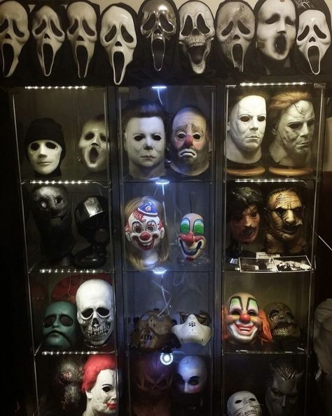 Horror Movie Room, Movie Themed Rooms, Horror Room, Gothic Decor Bedroom, Scream Mask, Scary Movie Characters, Horror Masks, Halloween Room Decor, Horror Movie Icons