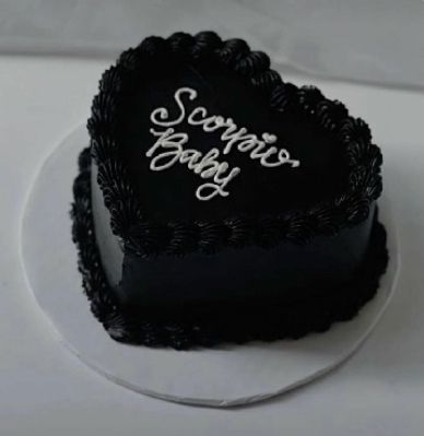 Scorpio Birthday Cake Black, Scorpio Birthday Cake Ideas, Black Birthday Cake Aesthetic, 19 Bday Cake, Scorpio Baby Cake, 26 Cake, Scorpio Cake, 35th Birthday Cakes, 26 Birthday Cake