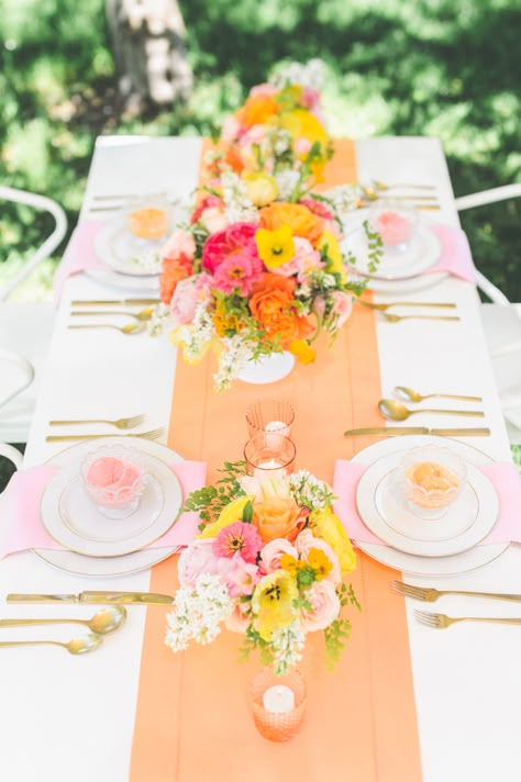 Bright citrus colored tablescape. Photography: Paper Antler - paperantler.com  Read More: http://www.stylemepretty.com/2014/08/11/bright-love-in-bloom-wedding-inspiration/ Peach Wedding Colors, Bright Table, Citrus Wedding, Orange Table, Table Runners Wedding, Orange Wedding, Peach Wedding, Yellow Wedding, Long Table