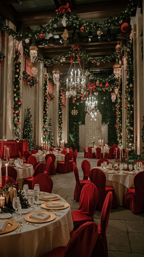 November Christmas Wedding, Rugs Wedding Reception, Classy Christmas Wedding Decor, Victorian Christmas Wedding Theme, Red And White Winter Wedding, Cosy Winter Wedding, Red And Green Winter Wedding, Backyard Christmas Wedding, Elegant Winter Wedding Ideas Decorations