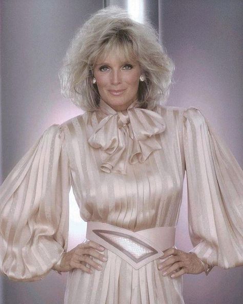 Linda Evans Linda Evans Dynasty, Dynasty Outfits, Linda Evans, Iconic Images, Satin Blouses, 1980s Fashion, Bow Blouse, Dress Midi, The 20th Century