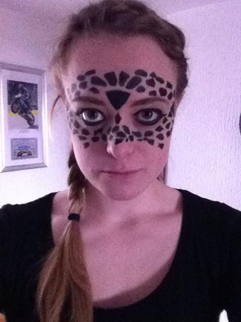 Make Up Trial! Going to hopefully have some green contacts also! How To Train Your Dragon Face Paint, Toothless Makeup, Toothless Cosplay, Dragon Face Paint, Dragon Face Painting, Green Contacts, Dragon Face, Hair And Makeup Tips, Cosplay Tips