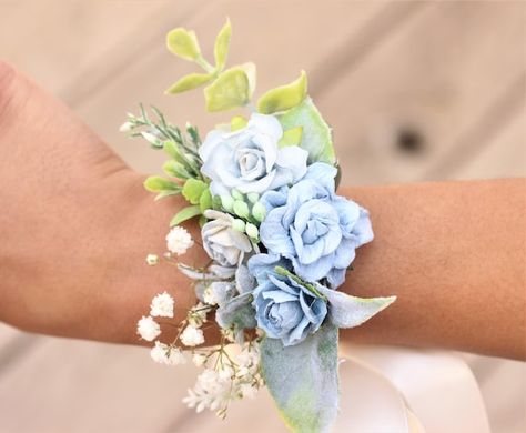 Bow Renewal, Grad Flowers, Boutonniere Blue, Corsage White, Wristlet Corsage, Prom Flowers Corsage, Blue Corsage, Corsage Ideas, White Corsage