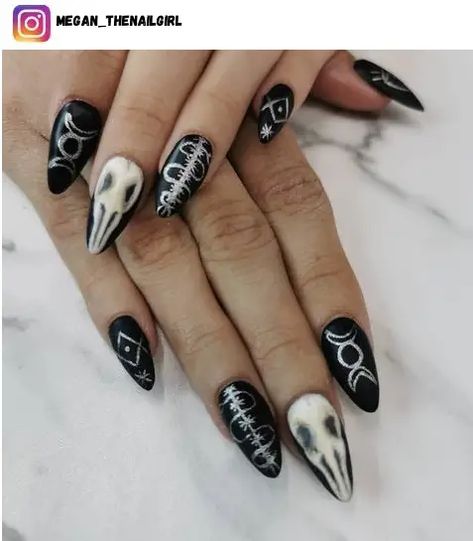 Goth Nail Art, Skull Nail Art, Black Ombre Nails, Star Nail Designs, Black Halloween Nails, Holloween Nails, Witch Nails, Skull Nails, Cute Halloween Nails