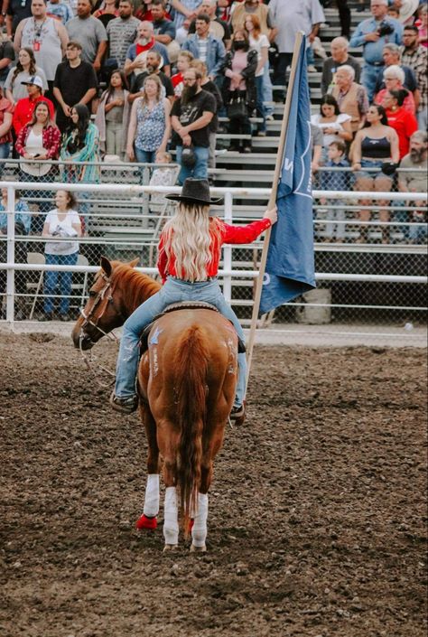 Western Rodeo Outfits, Country Best Friends, Horse Room, Pictures With Horses, Rodeo Time, Rodeo Girls, Rodeo Cowboys, Barrel Racing Horses, Show Cattle