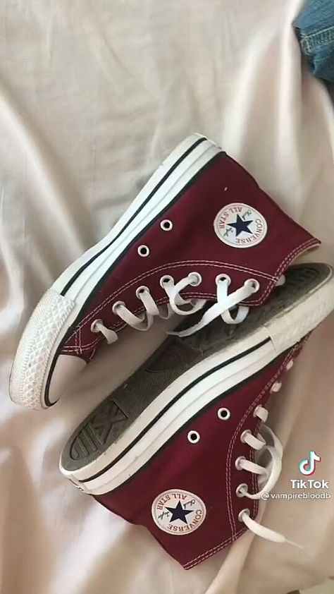 Burgundy Converse, Vans Aesthetic, Converse Aesthetic, Converse Classic, Cute Converse, Red Converse, Pretty Shoes Sneakers, Outfits With Converse, Fresh Shoes