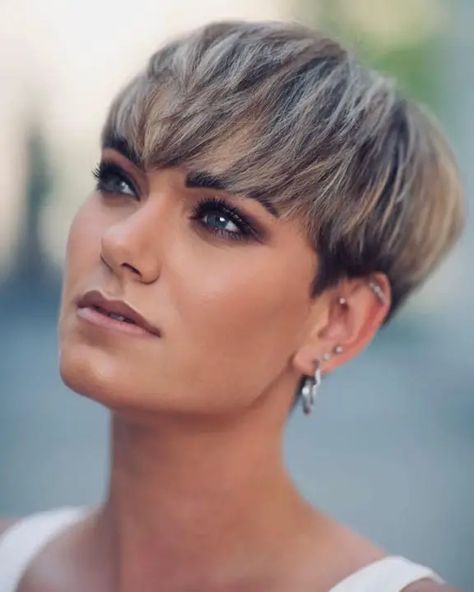 Kort Bob, Pixie Haircut Styles, Short Hair Pixie Cuts, Short Hair Undercut, Super Short Hair, Edgy Short Hair, Short Choppy Hair, Pixie Haircuts, Short Pixie Haircuts