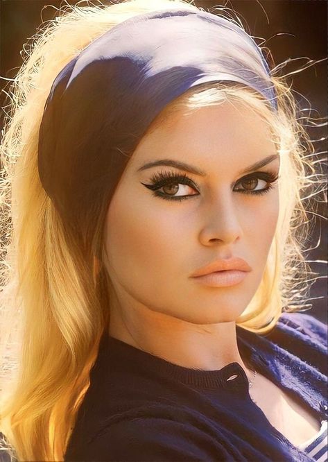 Bridgette Bardot Eye Makeup, Bridgitte Bardot Makeup, 1960s Womens Hair, Bridget Bardot Makeup, Brigitte Bardot Aesthetic, Brigitte Bardot Makeup, 60s Hair And Makeup, Bridget Bardot Hair, Bardot Makeup