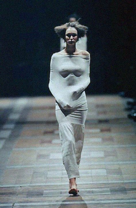 Issey Miyake 90s, Issey Miyake Runway, Anti Fashion Aesthetic, Fashion 1990s, 90s Runway, Anti Fashion, Issey Miyake, Fashion Sketches, Wearable Art