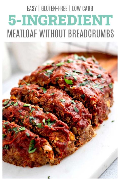 This 5-ingredient meatloaf without breadcrumbs is a simple and lighter take on traditional meatloaf. Made with few ingredients, it’s quick to assemble and bake for a classic weeknight dinner that the entire family will enjoy! {Low carb & Gluten-free} Meatloaf Without Breadcrumbs, Gluten Free Meatloaf, Meatloaf Recipes Healthy, Low Carb Meatloaf, Healthy Meatloaf, Traditional Meatloaf, Resepi Biskut, Diet Recipes Easy, No Carb Recipes