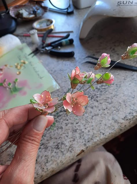 Crystal Suncatchers Diy, Resin Art Supplies, Handmade Hairpin, Resin Crafts Tutorial, Flower Arch, Wire Wrapped Crystal, Resin Bracelet, Wrapped Crystal, Wire Flowers