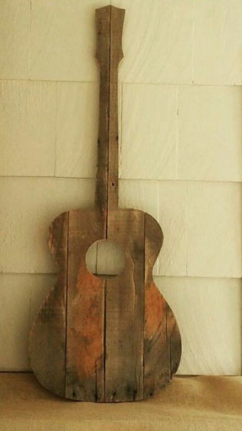 Art Guitar, Guitar Wall Art, Wooden Guitar, Barn Wood Projects, Reclaimed Wood Projects, Guitar Wall, Wall Wood, Pallet Creations, Easy Wood