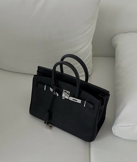 Black And White Birkin Bag, Black Birkin Bag Aesthetic, Hermes Bags Black, Black Kanken Aesthetic, Black Bags Aesthetic, Hermes Bag Aesthetic, Black Purse Aesthetic, Black Hermes Bag, Black Bag Aesthetic