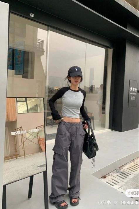 Outfit Inspo Korean Style, Outfit For Airplane Travel, Outfit Inspo Korean, Urban Fashion Style, Overalls For Men, Korean Outfit Street Styles, American Street, Swaggy Outfits, 가을 패션