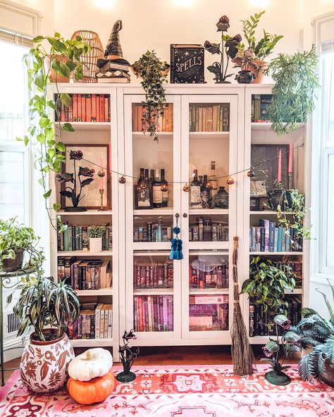 Book Lover House, Witchy House, Witchy Room, Halloween Tablescape, Cottagecore Home, Witchy Home Decor, Apartment Aesthetic, A Living Room, Book Shelf