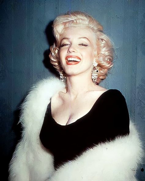 Missy’s Instagram post: “Marilyn at a party for when she was elected Miss Press Club in December of 1953. 💋#MarilynMonroe #NormaJeane #Model #Pinup #Beautiful…” Marilyn Monroe In Black, Marilyn Monroe Gif, Rare Marilyn Monroe, Marilyn Monroe Photos, Norma Jean, Norma Jeane, Vintage Hollywood, Hollywood Glamour, Up Girl