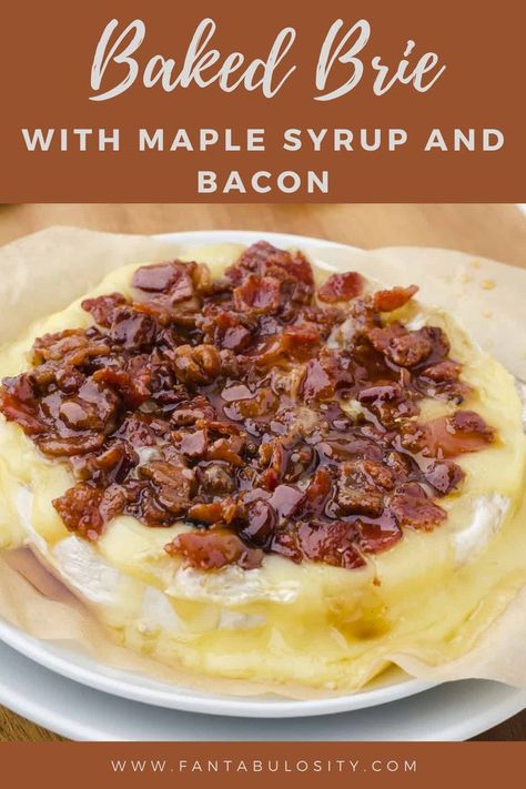 Baked Brie with Maple Syrup and Bacon: Gooey molten cheese with crunchy bacon and sweet maple syrup on top make this easy, three-ingredient appetizer pretty hard to resist! Brie Recipes Easy, Appetizer Brie, Brie Toppings, Brie Cheese Appetizer, Easy Baked Brie Recipe, Maple Syrup Recipe, Brie Cheese Recipes, Baked Brie Recipes, Brie Appetizer