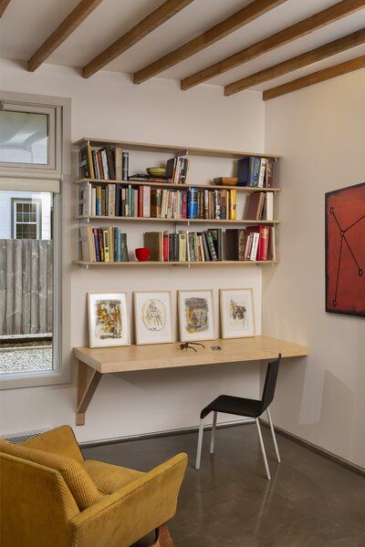 Best 60+ Modern Office Shelves Design Photos And Ideas - Dwell Office Shelves Design, Open Shelf Design, Gabion Retaining Wall, Office Shelves, Sleek Office, Office Photos, Chair Desk, Office Shelf, Studio Desk