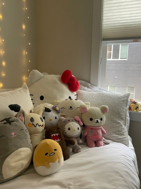 Getting Highlights, Hello Kitty Rooms, Aesthetic Room Ideas, Pretty Bedroom, Room Deco, Cute Bedroom Decor, Cute Room Ideas, Pretty Room, Aesthetic Rooms