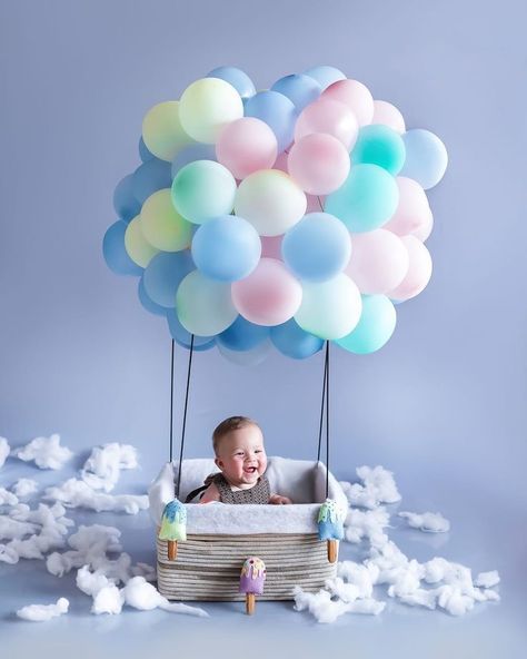 Creative Kids Photoshoot Ideas, Ballon Photoshoot Ideas, Kids Photoshoot Ideas Studio, Baby Theme Photoshoot, 9 Months Baby Photoshoot Boy, Birthday Decorations Simple, Lion Outfit, Newborn Party, Up Photoshoot