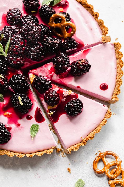 Dessert perfection! This recipe for Blackberry Pretzel Pie has a luscious Oregon blackberry cream filling nestled over a slightly salty pretzel crust. Topped with even more Oregon berries, it doesn’t get any better! Fruit Pie Recipes, Blackberry Desserts, Easy Cream Pie, Pretzel Pie, Blackberry Dessert, Cream Pie Filling, Blackberry Cheesecake, Super Easy Desserts, Blackberry Recipes